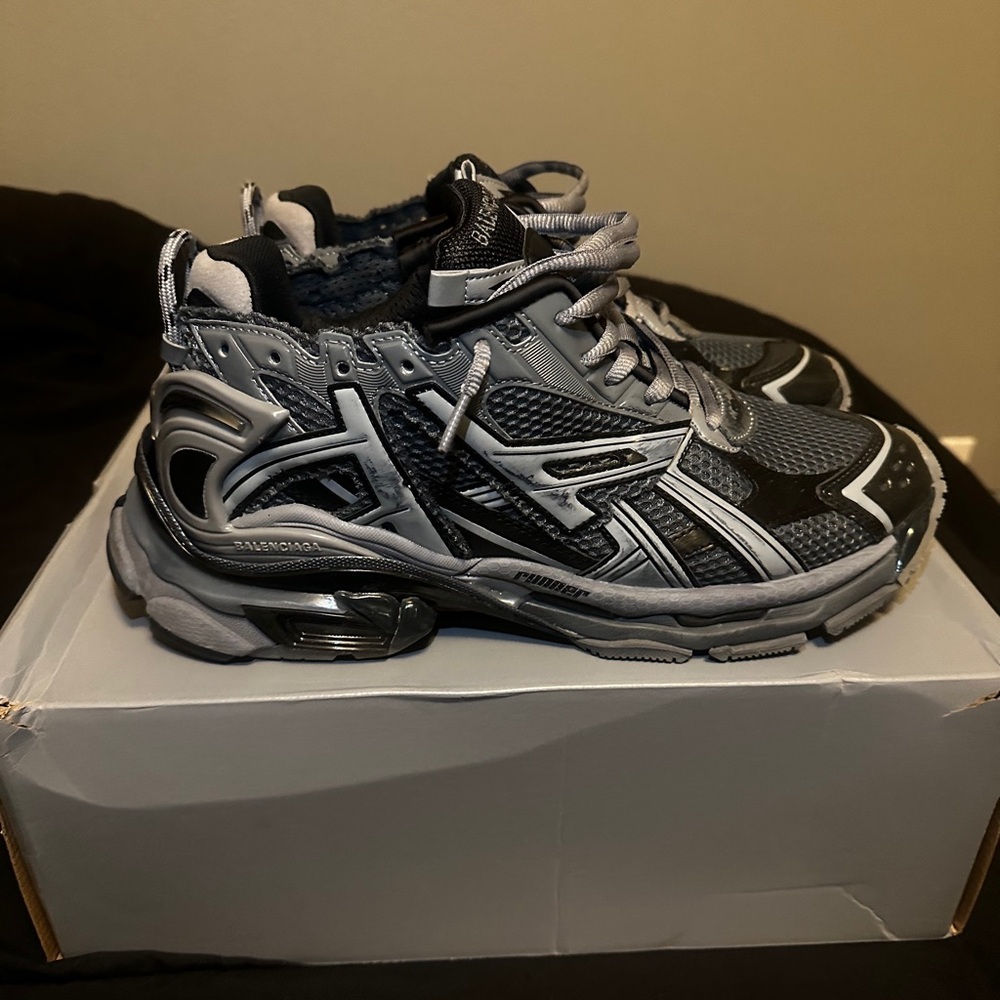Men’s balenciaga runners🔥